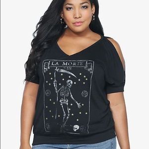NWOT Torrid La Morte Top W/ Slit Sleeve